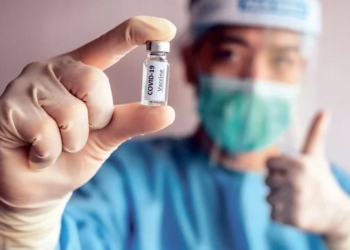 Médico vacunado contra el Covid: “Por grave que pueda ser el efecto de la vacuna, el virus es peor”