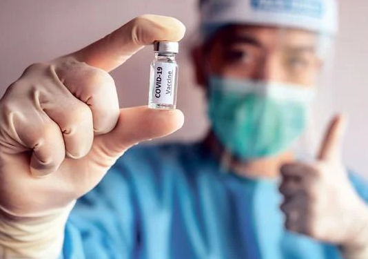 Médico vacunado contra el Covid: “Por grave que pueda ser el efecto de la vacuna, el virus es peor”