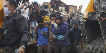 Al menos 42 muertos por fuerte sismo en Indonesia