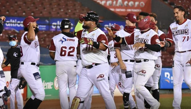 Gigantes ponen “jaque” a las Águilas; Francisco, O’Brien y Sirí pegaron H4; Peña intratable