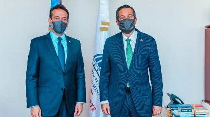 Acuerdan mejorar proceso de permisología para zonas francas y estaciones de combustibles