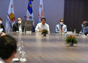 Turismo y Salud prometen pruebas y vacunas gratis para los turistas