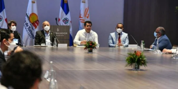 Turismo y Salud prometen pruebas y vacunas gratis para los turistas