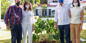 Pareja presidencial despide a la embajadora Bernstein