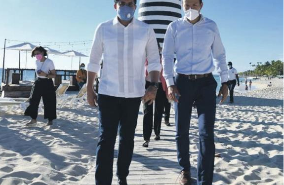 Collado promete recuperar el turismo del país