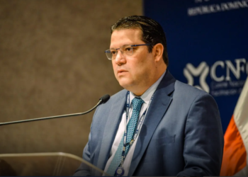 Aduanas promete reducir a 24 horas el retiro de carga de los puertos