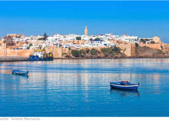 Suspenden a 2 funcionarios en Marruecos por vacunar a grupo no prioritario