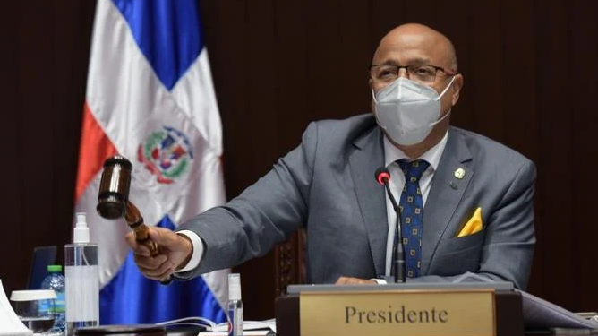 Diputados aprueban préstamo por más de 44 millones de euros para aumentar línea 1 del metro