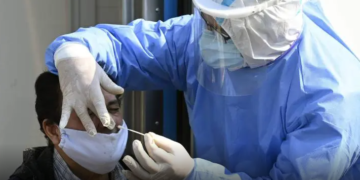 España amplía exigencia de PCR para ingresar de 15 países de Latinoamérica