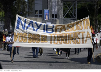 Diputados piden proceso para destituir a Bukele