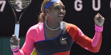 Williams avanza en Australia, que se queda sin público