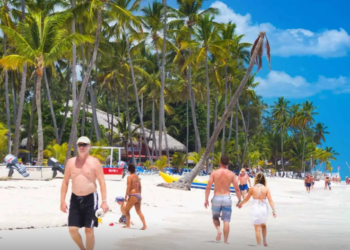 Llegada de turistas cae en enero tras 6 meses de recuperación