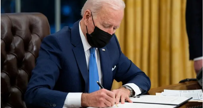 Biden retira prohibición que bloqueaba la inmigración legal