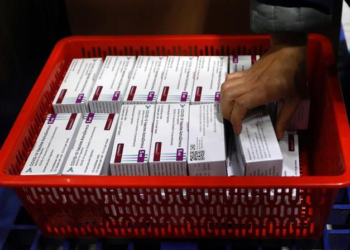 La EMA recomienda seguir administrando la vacuna de AstraZeneca en la UE