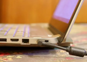 ¿Es mejor tener la laptop enchufada todo el tiempo o usar la batería?: esto es lo que dicen los expertos