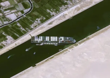 Canal de Suez: cómo es la operación para reflotar el Ever Given, el gigantesco buque de carga encallado