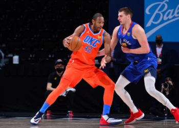 Horford parado por el equipo de Oklahoma City