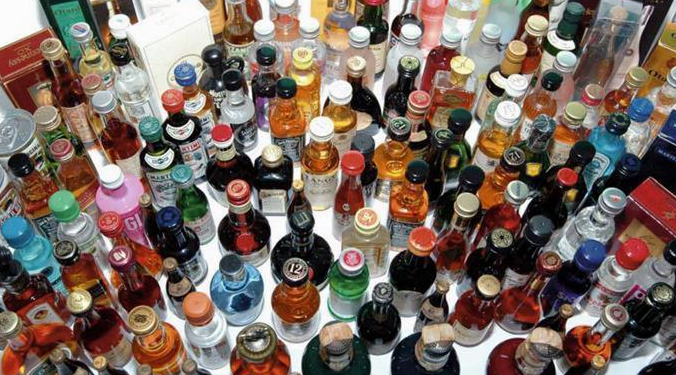 Economista afirma alta carga tributaria incentiva mercado ilícito de bebidas alcohólicas