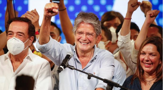 Conservador Lasso se convierte en el presidente de Ecuador