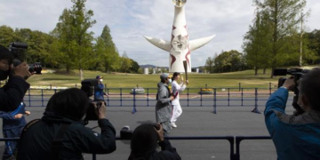 Antorcha olímpica recorre Osaka en pleno récord de COVID-19