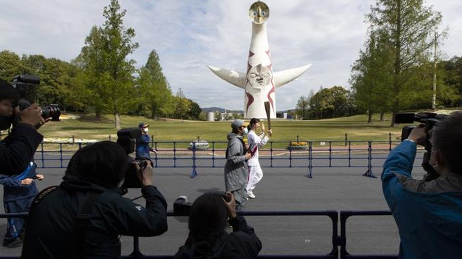 Antorcha olímpica recorre Osaka en pleno récord de COVID-19