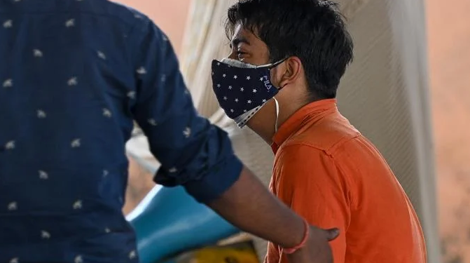 Llega el primer avión con vacunas de ayuda a India