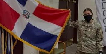 Ejército de EEUU reconoce con Medalla al Mérito a joven dominicana
