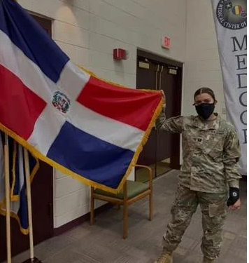 Ejército de EEUU reconoce con Medalla al Mérito a joven dominicana