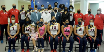 Miderec entrega boletos y seguro médico a las Reinas del Caribe