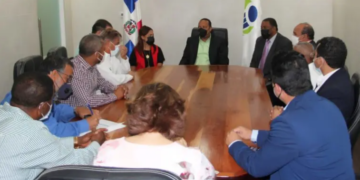 Comerciantes se comprometen asumir aumento de precios productos