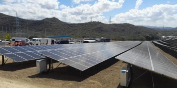 Luis Abinader inaugura primera operación 100% renovable del Grupo AES