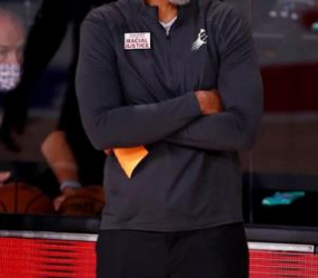 Monty Williams, de los Suns, es electo como el Entrenador del Año por sus colegas