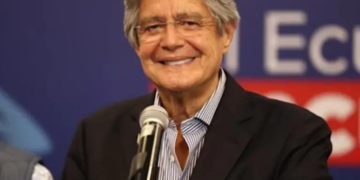 Guillermo Lasso recibe credenciales