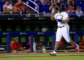 Guerrero Jr. empata en el liderato de jonrones de Grandes Ligas