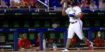 Guerrero Jr. empata en el liderato de jonrones de Grandes Ligas