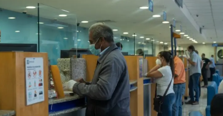 Los débitos bancos son contractuales, aclaran la SIB y bancos múltiples