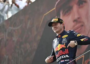 Verstappen gana GP de Austria, aumenta ventaja en campeonato