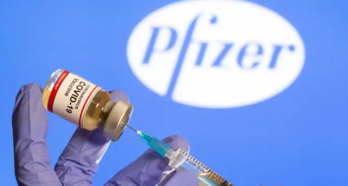 Pfizer solicitará aprobación de 3ra dosis de su vacuna COVID
