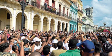 Cuba se agita bajo el grito ¡abajo la dictadura!