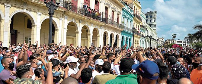 Cuba se agita bajo el grito ¡abajo la dictadura!