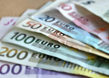 En los últimos doce meses venta del euro se ha mantenido alrededor de los 70 pesos