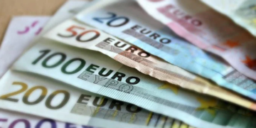 En los últimos doce meses venta del euro se ha mantenido alrededor de los 70 pesos