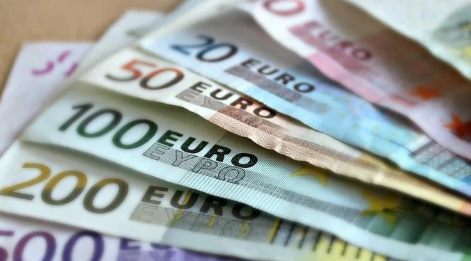 En los últimos doce meses venta del euro se ha mantenido alrededor de los 70 pesos