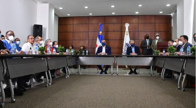 Suben el salario mínimo un 24 % en promedio; estos son los nuevos sueldos