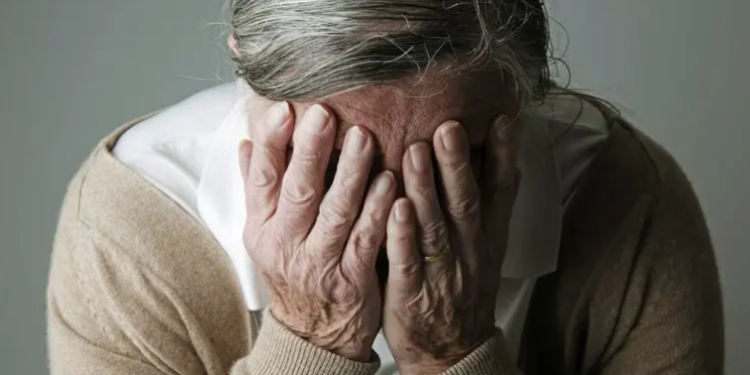 Edad y antecedentes familiares, lo que hay que “oír” en Alzhéimer