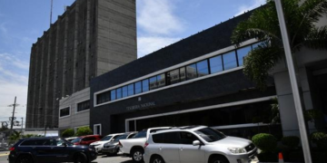 Tesorería comienza a entregar cheques a instituciones para pago a empleados de julio