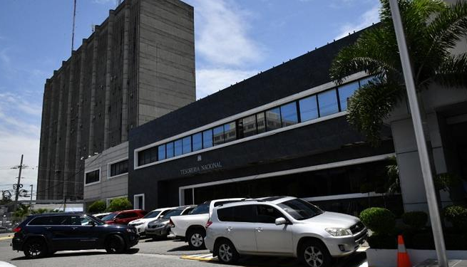 Tesorería comienza a entregar cheques a instituciones para pago a empleados de julio