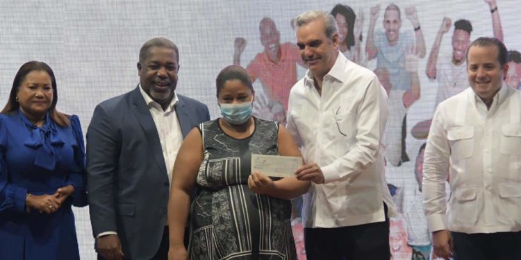 Gobierno entregará bono de 1,500 pesos a un millón de dominicanos