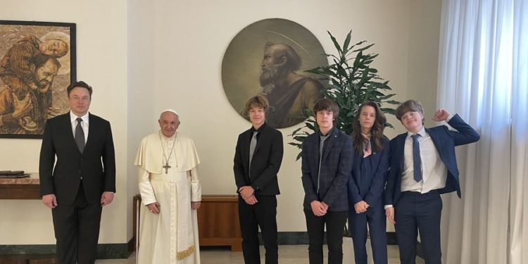 Elon Musk se reúne con el Papa Francisco