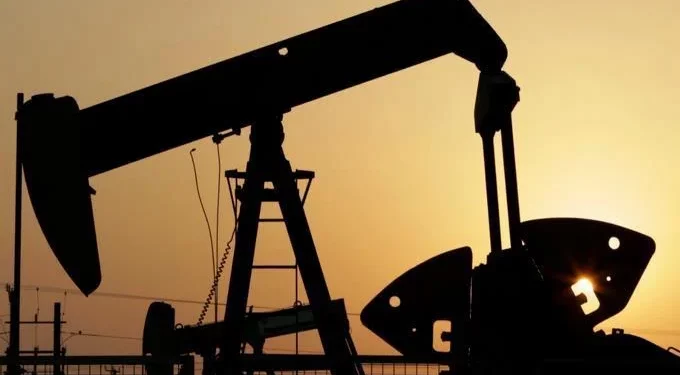 El precio del barril de petróleo se hunde por el temor a la recesión